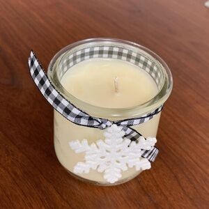Cream Soy Candle with Snowflake Decor